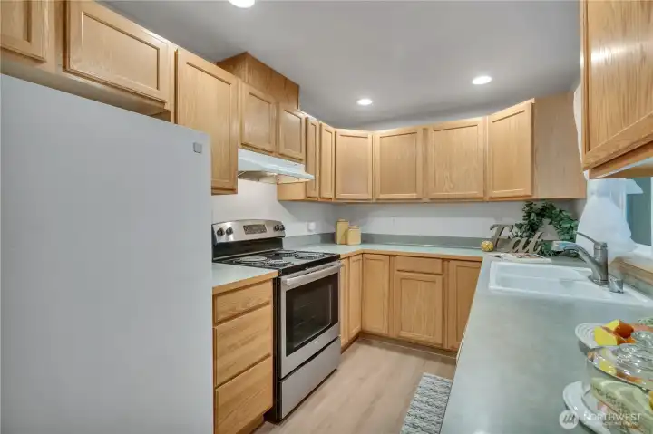 Light & bright kitchenLight