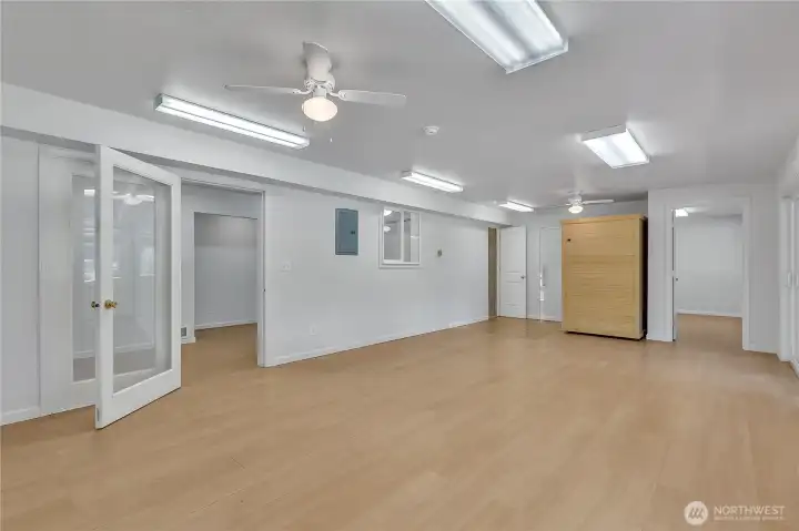 Large 2nd family room.