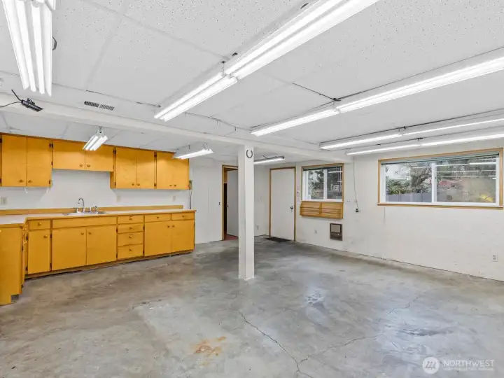 The bonus room has a huge wet bar that could easily be made into a kitchenette.