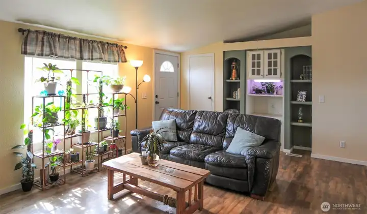 LIVING AREA WITH BUILT INS