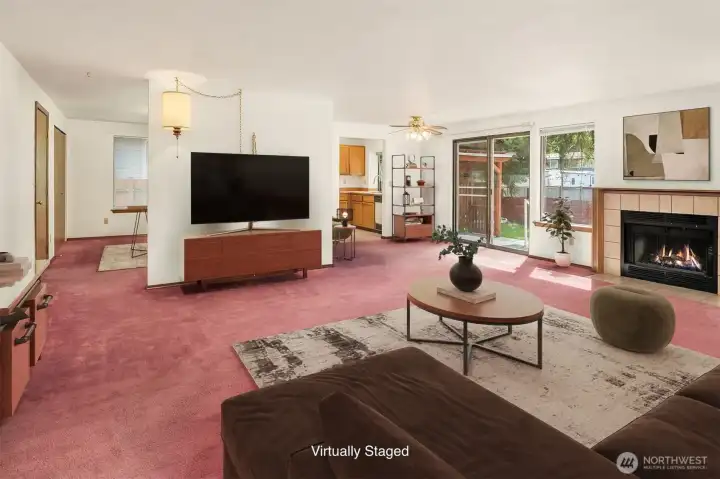 Circular Floorplan with Easy Flow from Living Room to Kitchen to Dining Room