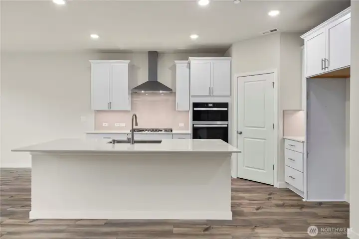 Photos of a previously completed home. Actual colors and finishes may vary. See site agent for details.