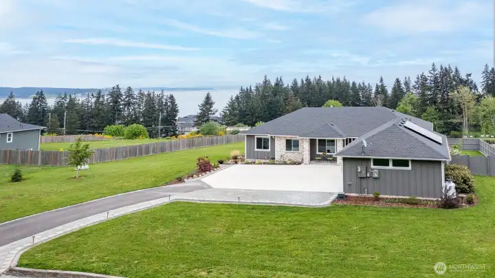 Meticulously maintained 2,483 sq ft rambler