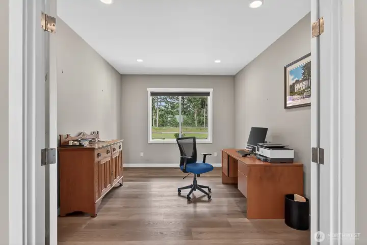 Additional office/den