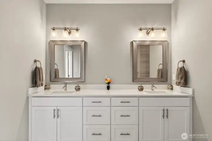 Primary ensuite - Oversized double vanity