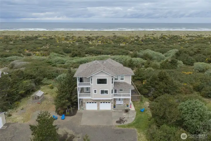 Turnkey completely furnished oceanfront home. The adjacent lots on either side are also available for purchase. Turnkey completely furnished oceanfront home. The adjacent lots on either side are also available for purchase.