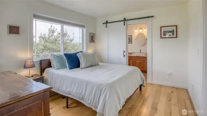 3 cozy bedrooms. Each has a private bath and a view 3 cozy bedrooms. Each has a private bath and a view
