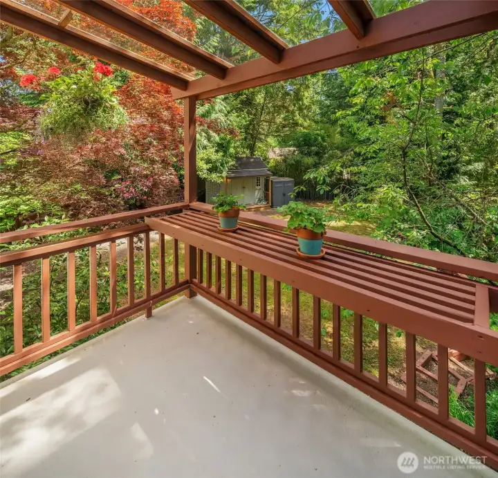 Covered deck off kitchen & dining room
