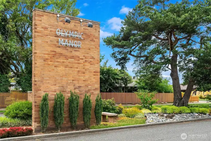 Perfectly positioned in the coveted enclave of Olympic Manor. Timeless, updated, 4BDRM, 3BATH Mid-Century Modern residence with AC. Perfectly positioned in the coveted enclave of Olympic Manor. Timeless, updated, 4BDRM, 3BATH Mid-Century Modern residence with AC.