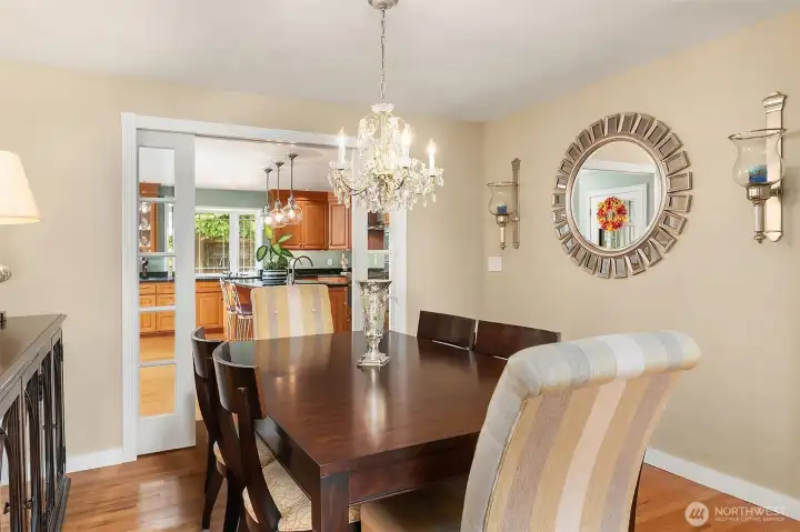 Flowing floorplan. Thoughtfully vibrant, formal dining room. Flowing floorplan. Thoughtfully vibrant, formal dining room.