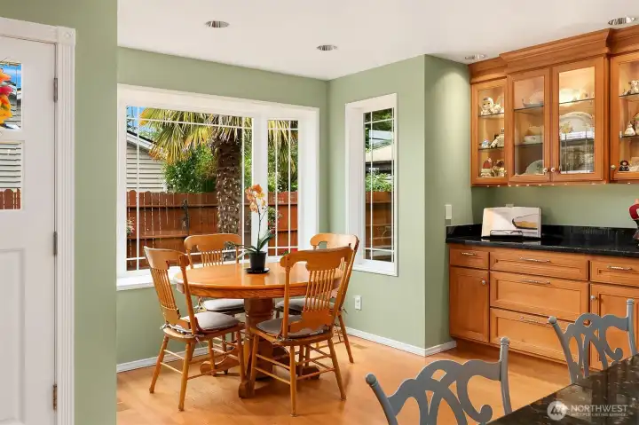 Bay window view to the tranquil fountain perfect for breakfast nook or a candle light dining experience. Bay window view to the tranquil fountain perfect for breakfast nook or a candle light dining experience.