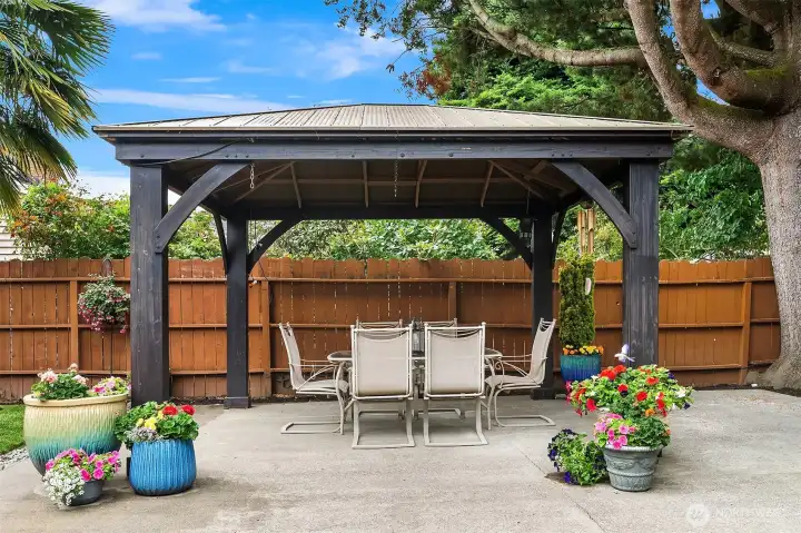 A versatile entertainment cabana for year round use. A versatile entertainment cabana for year round use.