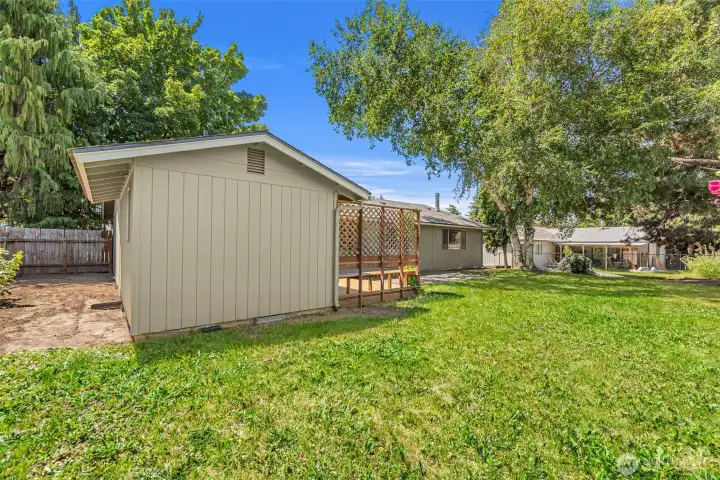Irrigated yards with sprinkler system. Irrigated yards with sprinkler system.
