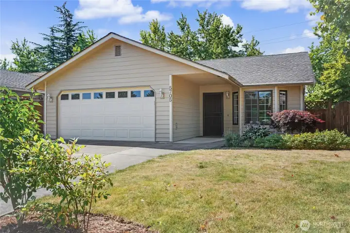 Front view of home, just gorgeous inside and out. Front view of home, just gorgeous inside and out.