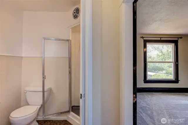 Second floor large bedroom & bathroom