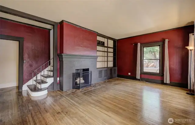 Fireplace w/built-ins