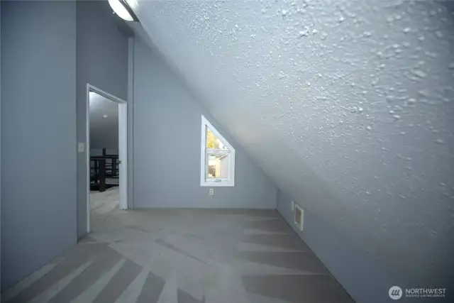 302.5 Upper Bedroom
