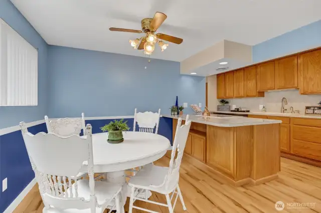 Dining room to kitchen