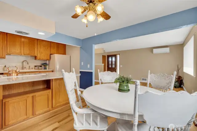This is a nice open floor plan.