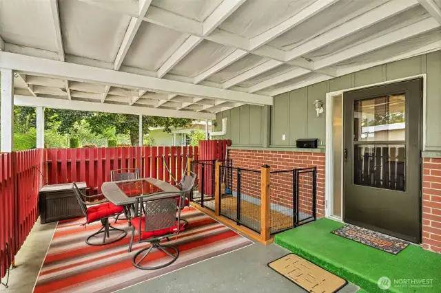 Covered patio is great for entertaining. Plus a separate fenced area for a small pet.