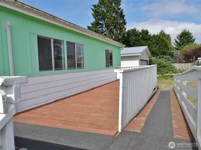 Front Deck w/ ramp.