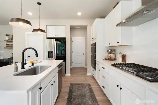 Oversized gas cooktop