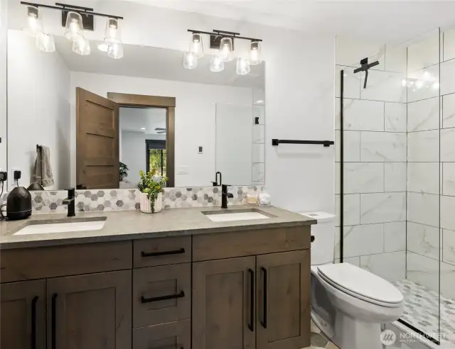 Bedroom 5 Ensuite