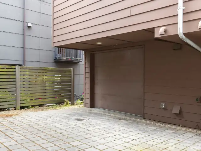 Private 1-car garage