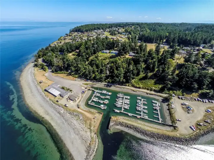 Picture of the Cape George amenities, marina, workshop, clubhouse and beaches.