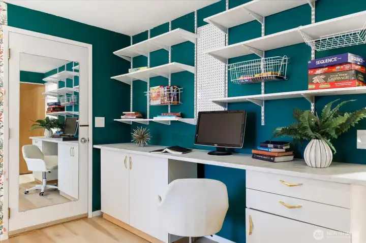 Check out this awesome work station! Plenty of room for office, games, and reading materials.