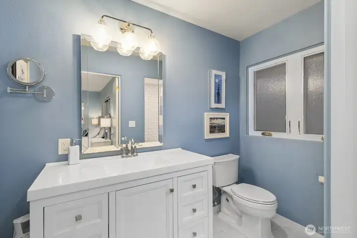 Primary Unsuite with walk in shower