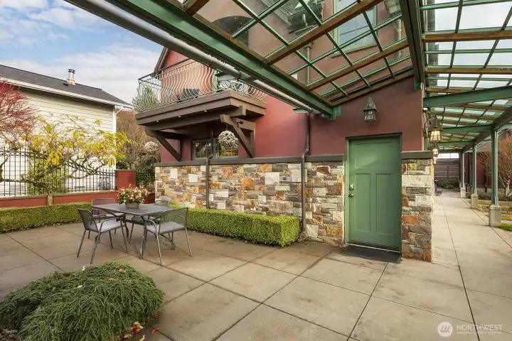 Courtyard and breezeway with gorgeous architectural glass breezeway walks you all the way to the indoor spool/spa