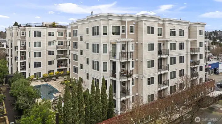 This location connects you to the pulse of this historic, vibrant and beloved neighborhood.