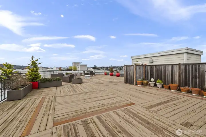 The Ballard has tons of great amenities for its residents to enjoy, including this impressive rooftop deck!