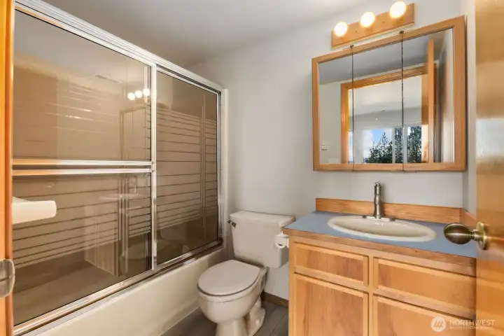 Bedroom 3 Ensuite Bath