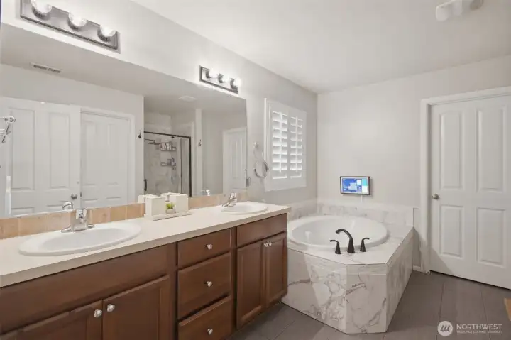 Beautifully updated main bathroom with a separate tub and shower, both finished with new tile.