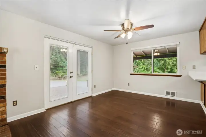 Dining room.