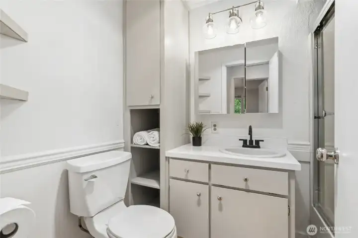 ADU/separate bonus space- Full bathroom