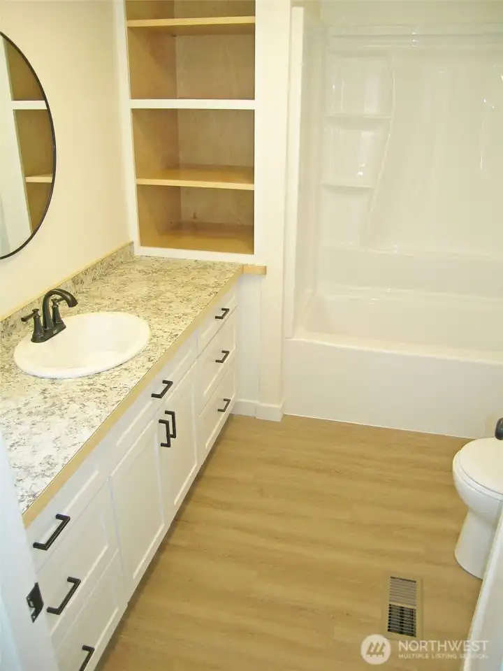 one of 2 full baths