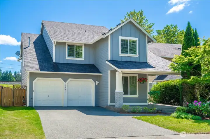 Beautiful newer home with fantastic curb appeal in a great neighborhood setting