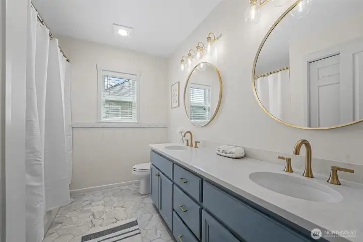 Hall bathroom upstairs, updated faucets, counter, mirror and lighting.