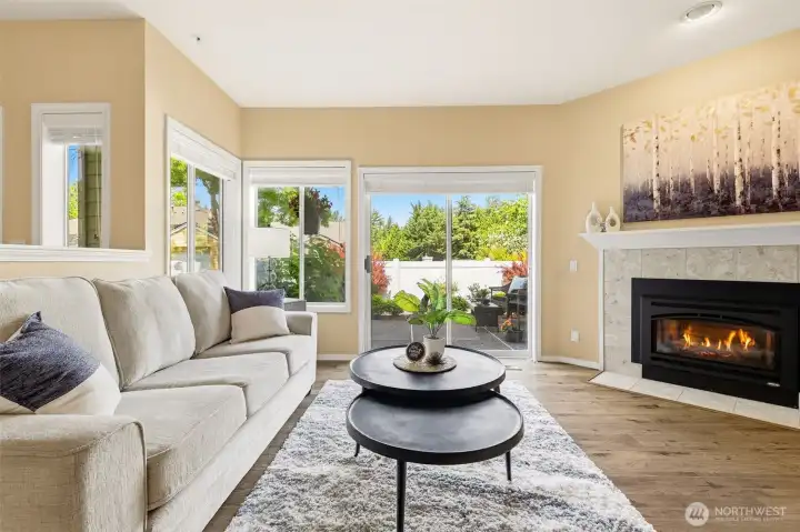 Comfortable gathering space with indoor-outdoor living appeal. Comfortable gathering space with indoor-outdoor living appeal.