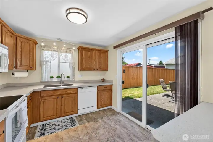 Spacious kitchen with great lighting Spacious kitchen with great lighting