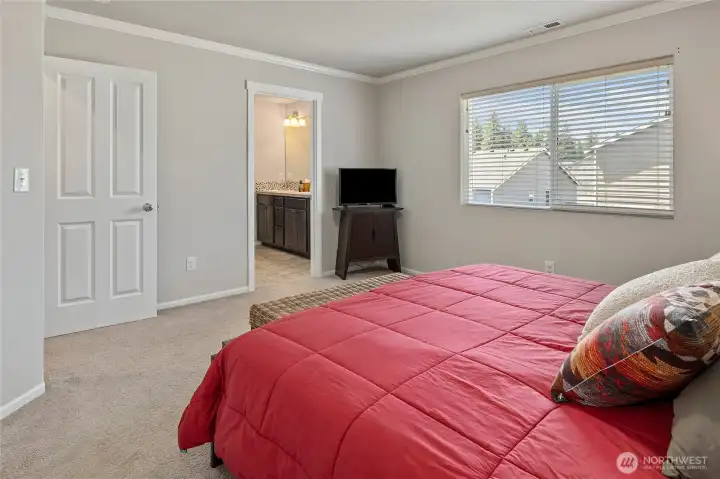 Primary with en-suite