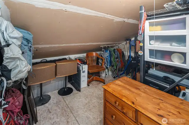 Bonus gear/storage room. Not counted in sq ft.