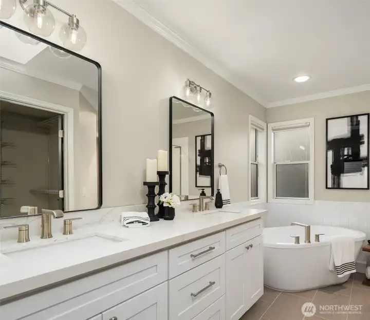 Double White Vanity, Designer Lighing, Soaking Tub