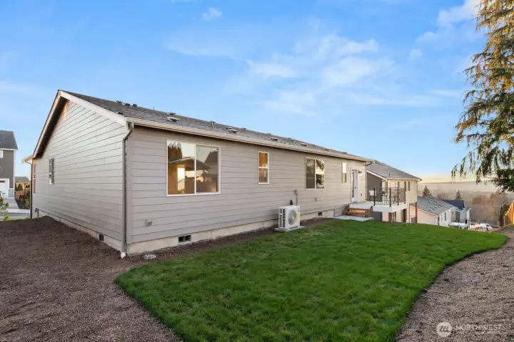 Photographs are for illustrative purposes only. Features, finishes, interior/exterior colors, landscaping and floorplan shown may vary from actual homes built