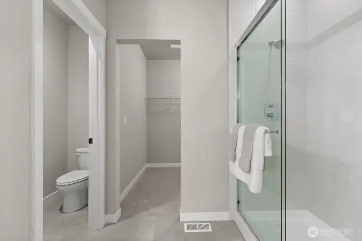 Photographs are for illustrative purposes only. Features, finishes, interior/exterior colors, landscaping and floorplan shown may vary from actual homes built