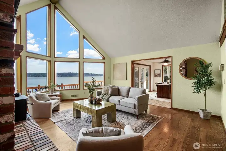 Trapezoid window wall