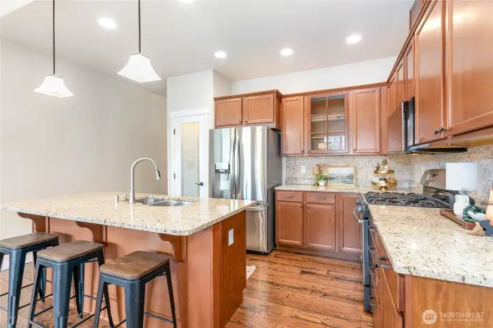Love the full height travertine tile backsplash & gas stove